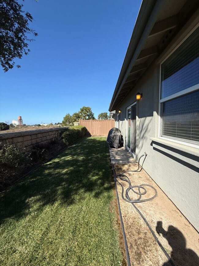 Building Photo - Newer Single Story Home in The Stone Gate ...