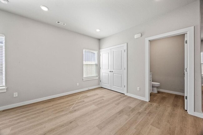 Building Photo - 1801 SW Poigai Wy
