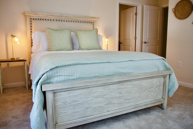 Building Photo - 239 Louise Ln