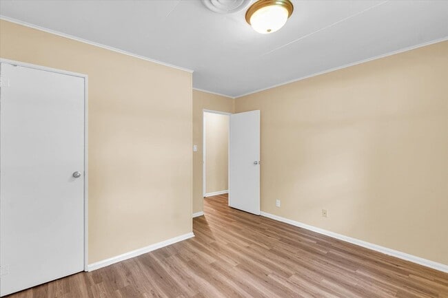 Building Photo - Now Leasing 3-Bedroom, 2-Bath House with Detached Garage for Move in August 1st!