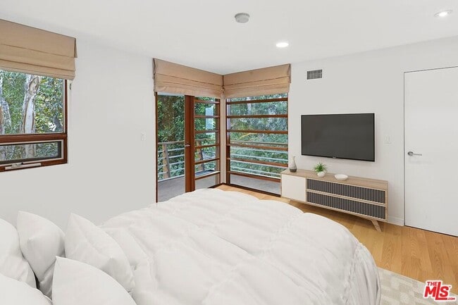 Building Photo - 3600 Mandeville Canyon Rd