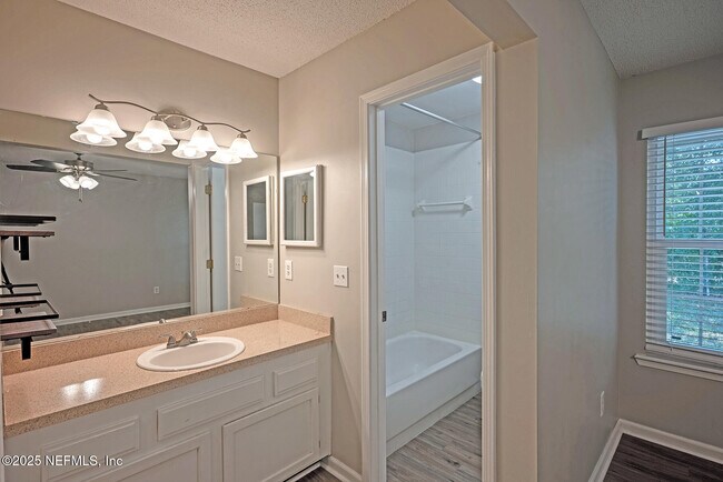 Building Photo - 7728 Pikes Peak Dr