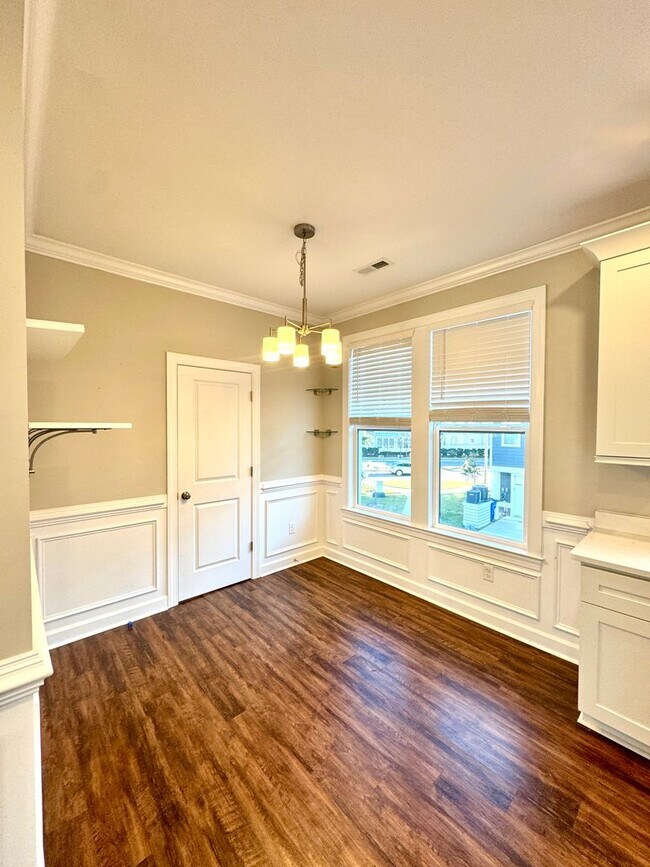 Building Photo - Experience Modern Coastal Living!