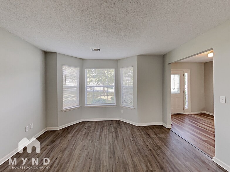 Building Photo - 1128 Village Oaks