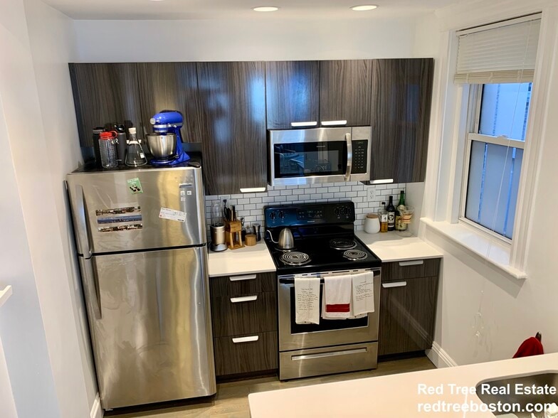 Primary Photo - 100 Peterborough St