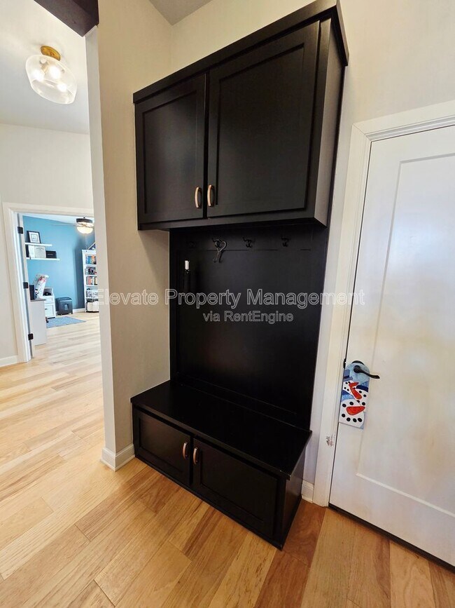 Building Photo - 1101 Sawmill Rd