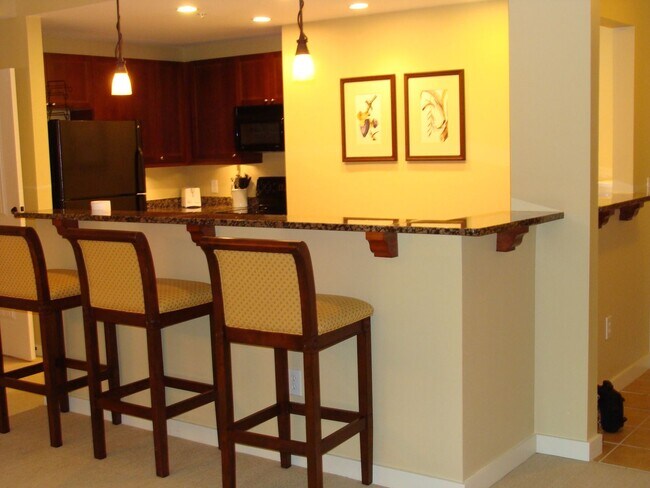 Building Photo - 1-bedroom furnished condo with fenced courtyard