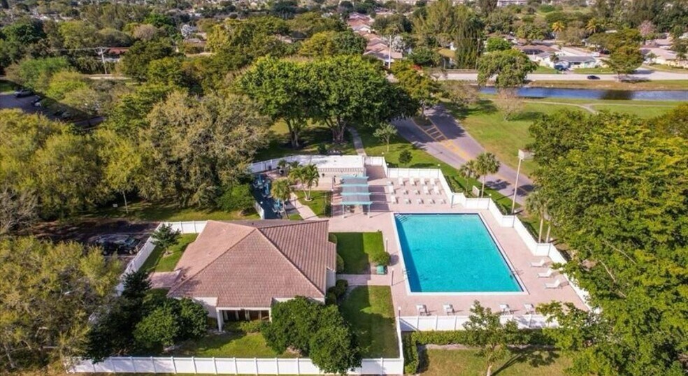 Building Photo - 3300 W Rolling Hills Cir
