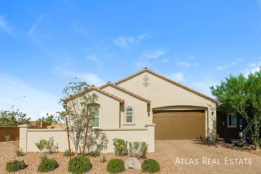 Building Photo - 577 Comodo St