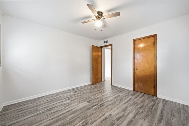 Building Photo - 829 N Roy Ave