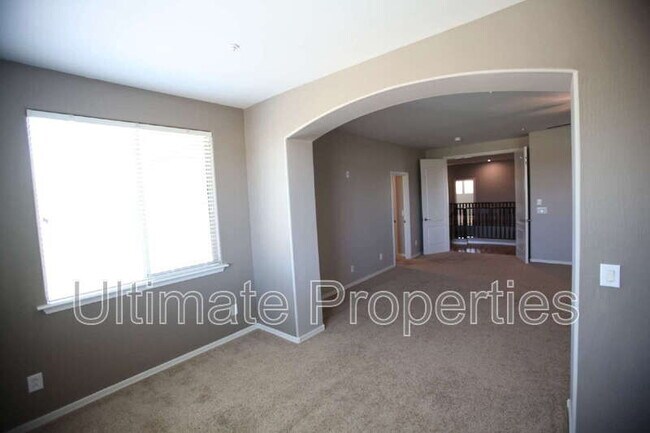 Building Photo - 14482 W La Reata Ave