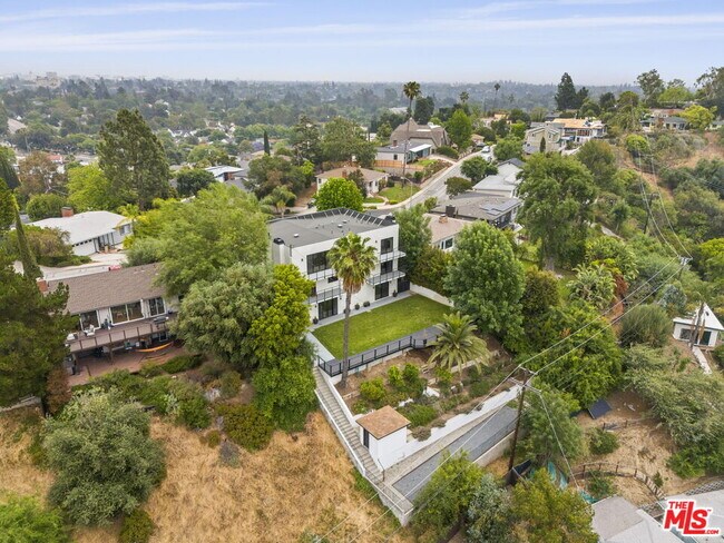 Building Photo - 105 Sequoia Dr
