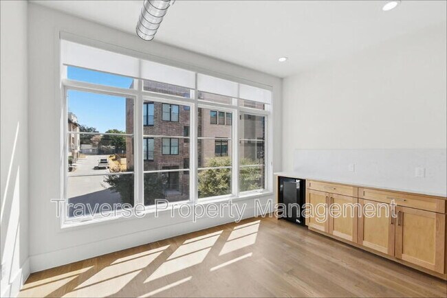 Building Photo - 408 Rayner Ave
