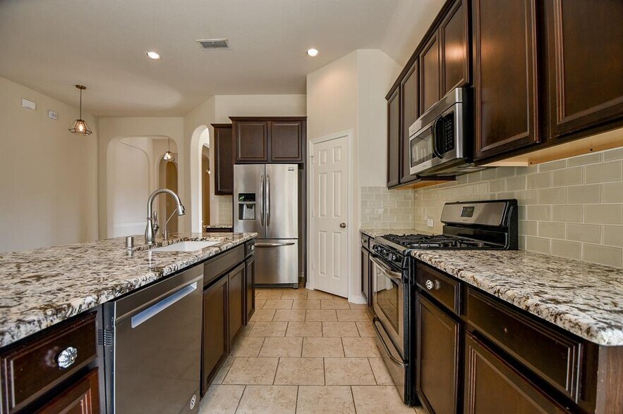 Building Photo - 27403 Bentridge Park Ln
