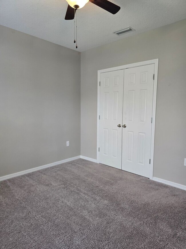 Building Photo - Lakeland 5 Bedroom 3 Bath