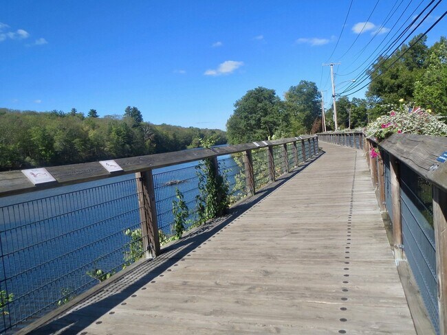 Building Photo - 54 Bridge St