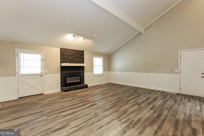 Building Photo - 1398 Lakeview Pkwy