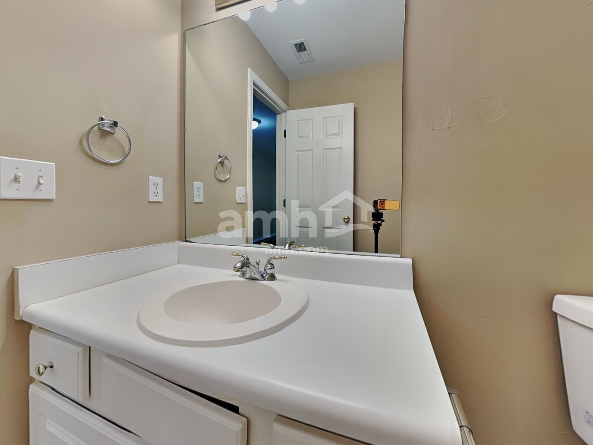 Building Photo - 433 Holland Springs Dr