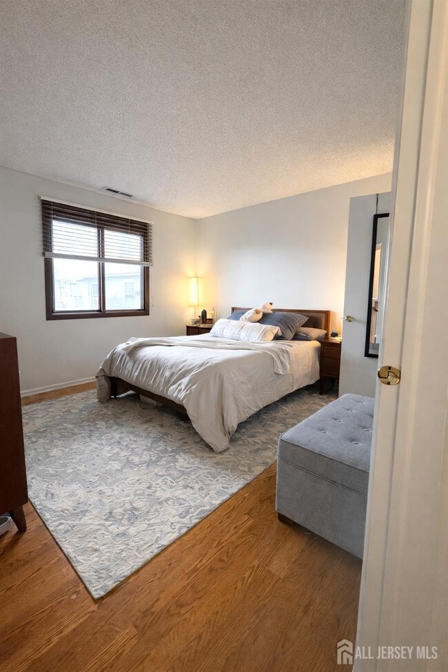 Building Photo - 4910 Ravens Crest Dr