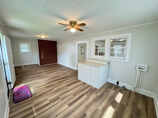 Building Photo - Charming Country Retreat – Peaceful Living...