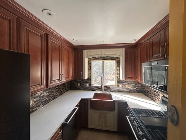 Building Photo - 716 BArrett Way