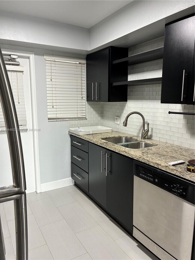 Building Photo - 2481 SW 82nd Ave