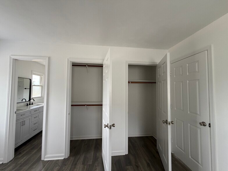 Building Photo - 5701 Wildberry Dr