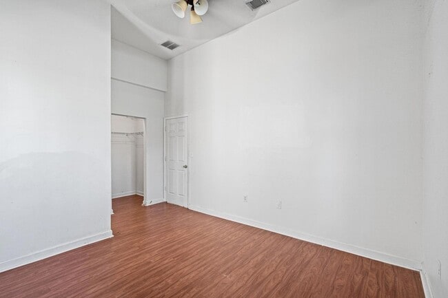 Building Photo - 2552 NE 41st Ave