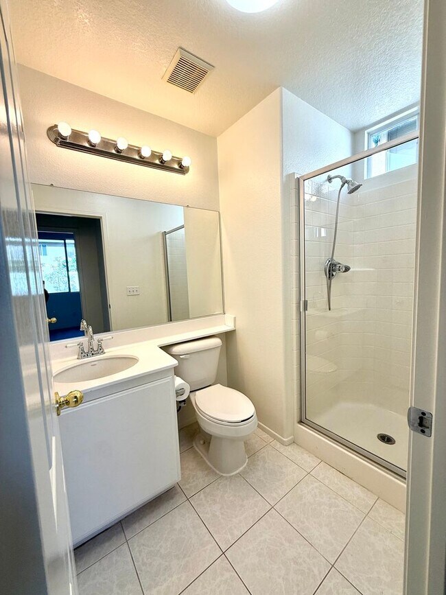 Building Photo - Spacious Home for Rent with Fresh Upgrades...