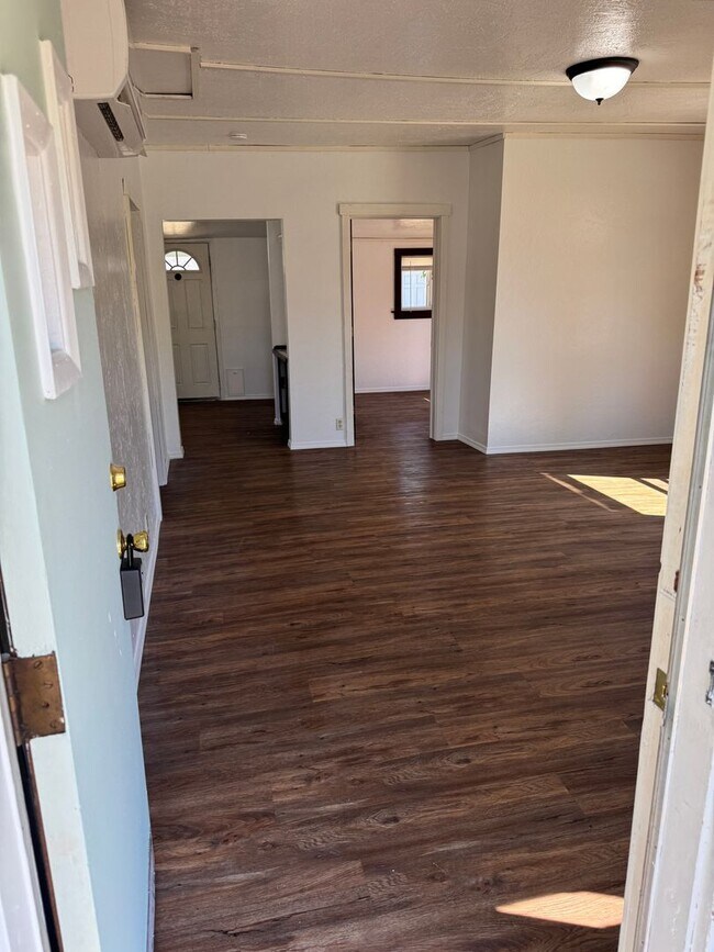 Building Photo - Charming 2-bedroom, 1-bath home in Cottage Grove!