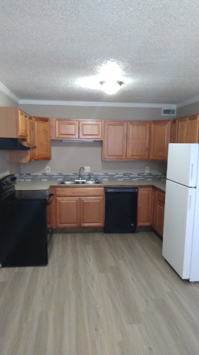 Building Photo - Welcome Home to your 2 Bedroom | 1 Bathroom Apartment Home located at Chateau Royal in Orange, TX!