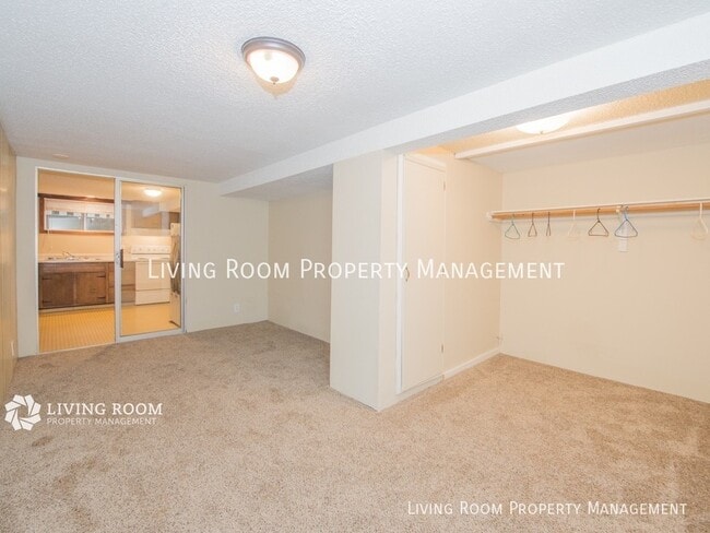 Building Photo - 8607 N Leonard St