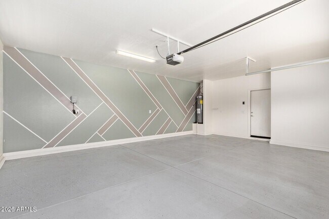 Building Photo - 905 S Canal Dr