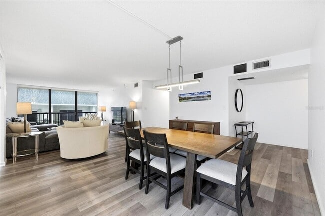 Building Photo - 400 Island Way