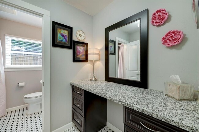 Building Photo - 2910 Freshmeadows Dr