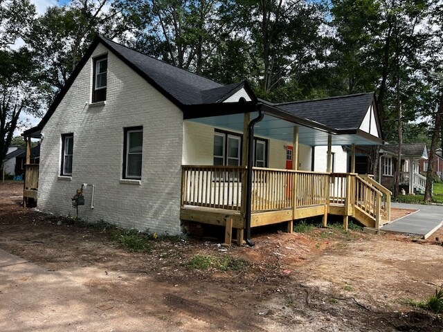 Primary Photo - 2319 Browns Mill Rd SE