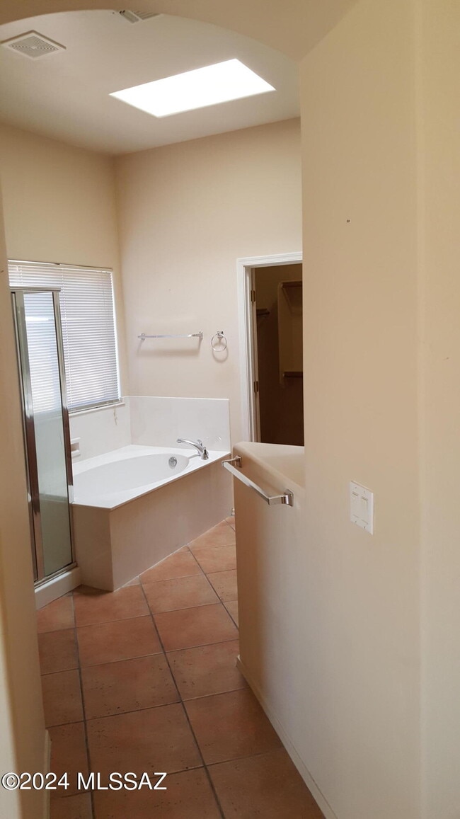 Building Photo - 13660 E High Plains Ranch St