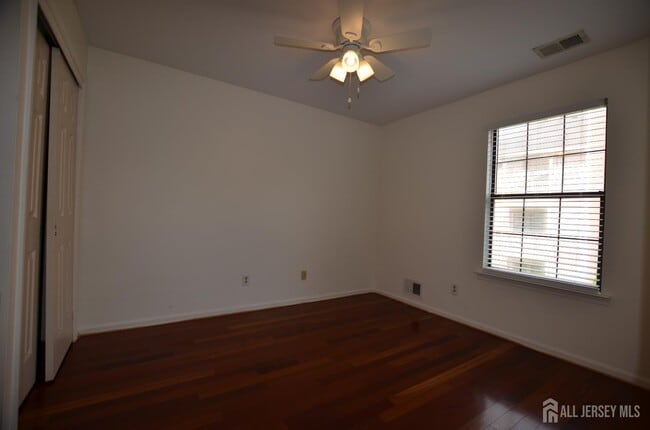 Building Photo - 14 Lear Ct