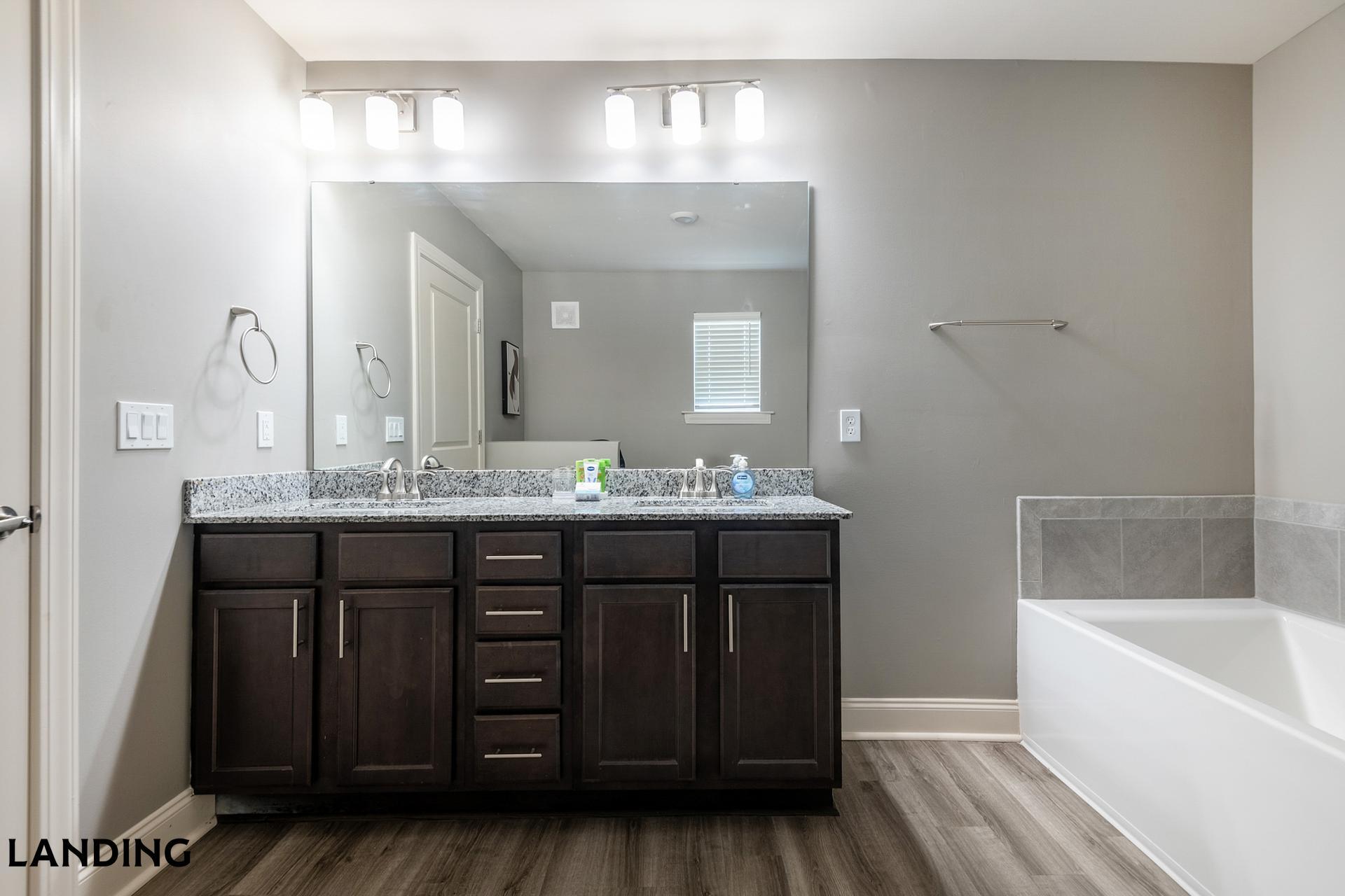 Building Photo - 305 Laredo Dr