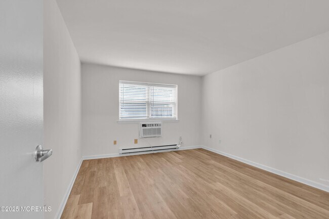 Building Photo - 300 7th Ave