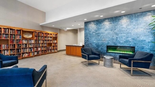 Building Photo - 420 E Waterside Dr