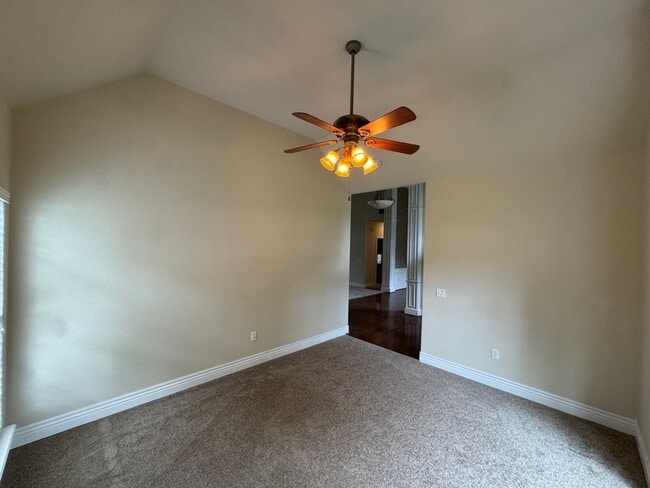 Building Photo - 407 Lyndal Ln