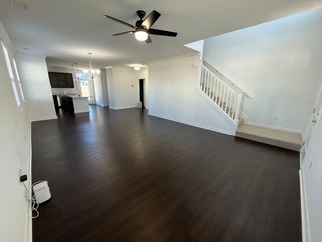 Building Photo - 4 Bedroom, 3.5 Bath Condo in Coveted Spenc...