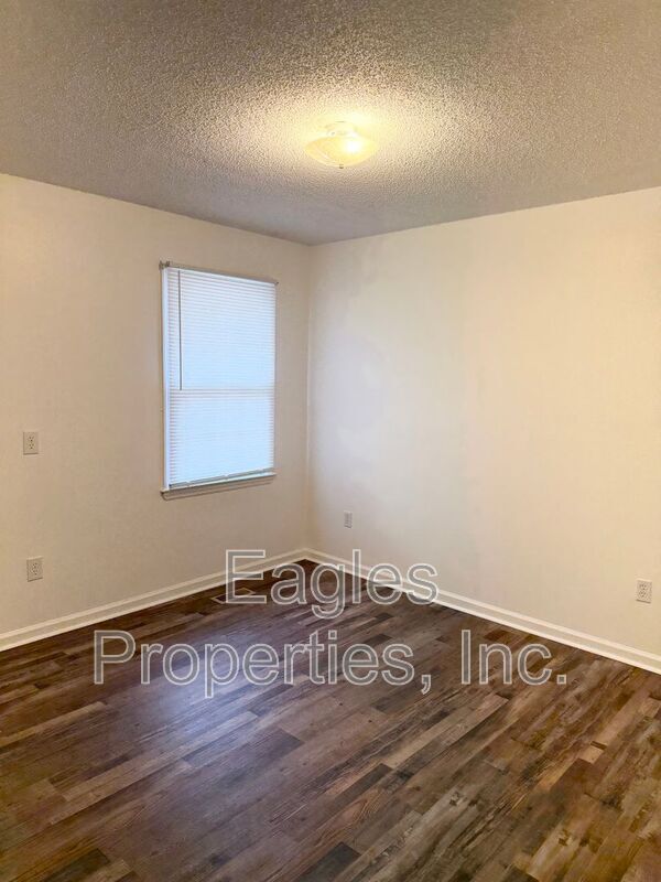 Building Photo - 1401 Dakota Ave