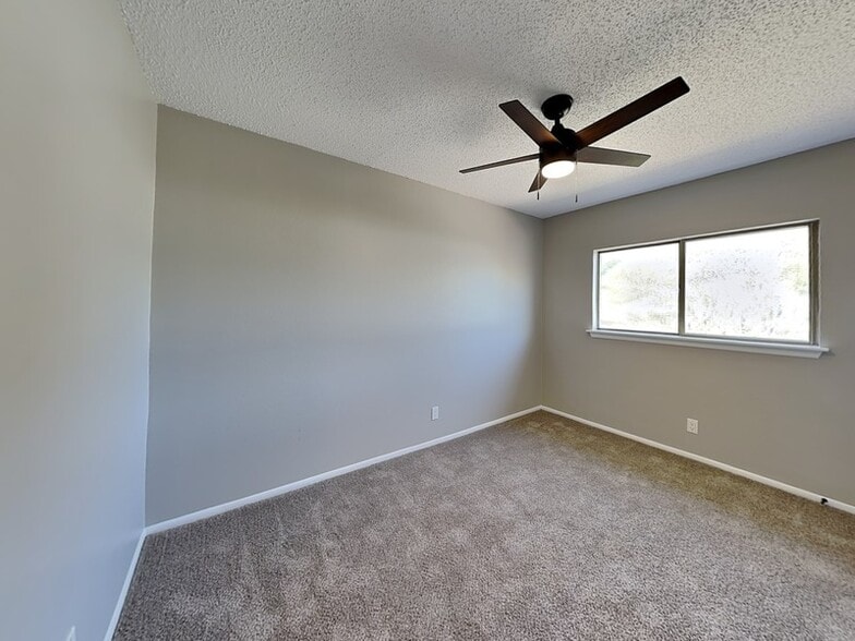 Building Photo - 8011 Manderly Pl