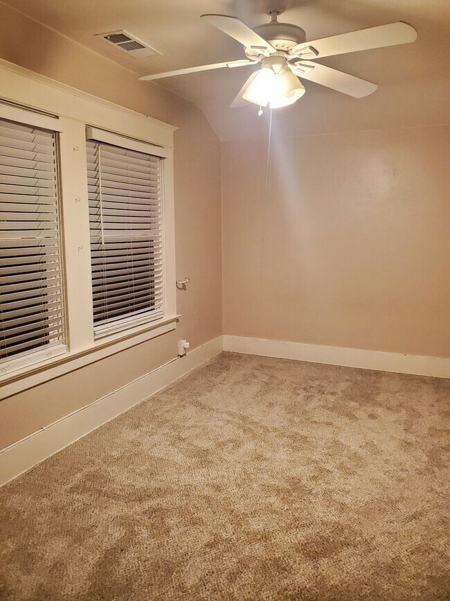 Building Photo - For Rent – Spacious 4 Bedroom Victorian Home | 2,528 Sq Ft