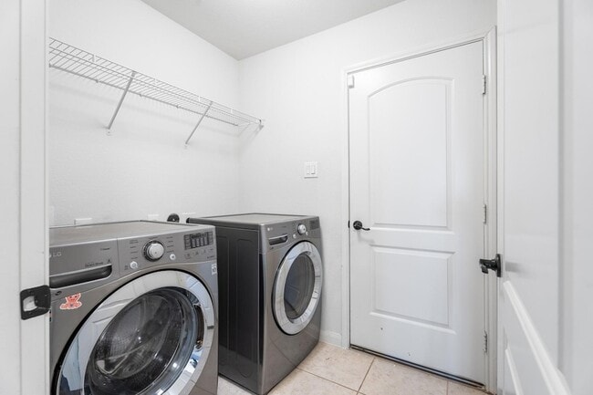 Building Photo - 437 Lipizzan Ln