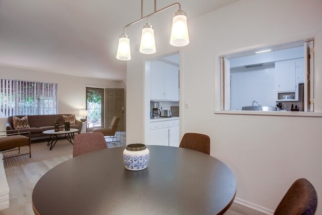 Building Photo - 350 Gravilla St