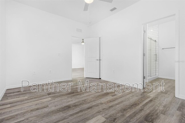 Building Photo - 1095 Highlands Rd