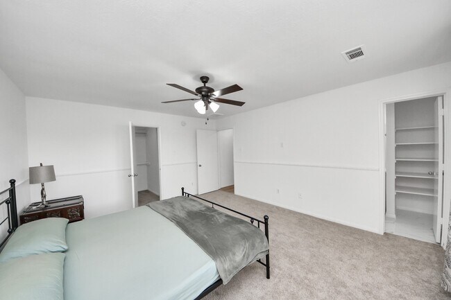 Building Photo - 20403 Blue Juniper Dr